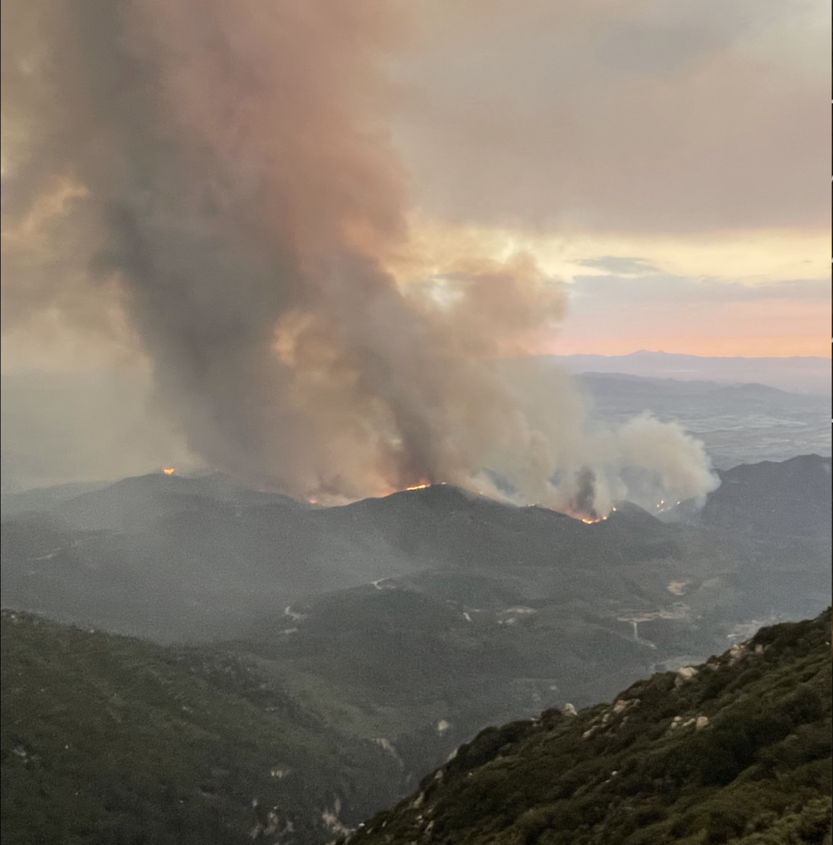 VIEW: Smoke rises from the Line Fire in the San Bernardino Mountains, which — at press time — had spread over 23,714 acres and was only 5% contained. Running Springs, where Shabbaton campsite Moshava Alevy is located, is one of the communities currently under a mandatory evacuation order because of the life-threatening conditions in the area. 